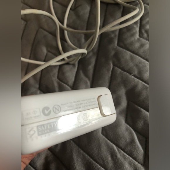 MacBook - Picture 7 of 9